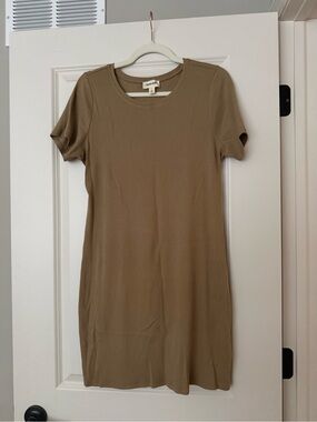 crown & ivy Short Sleeve Mini Dress in tan